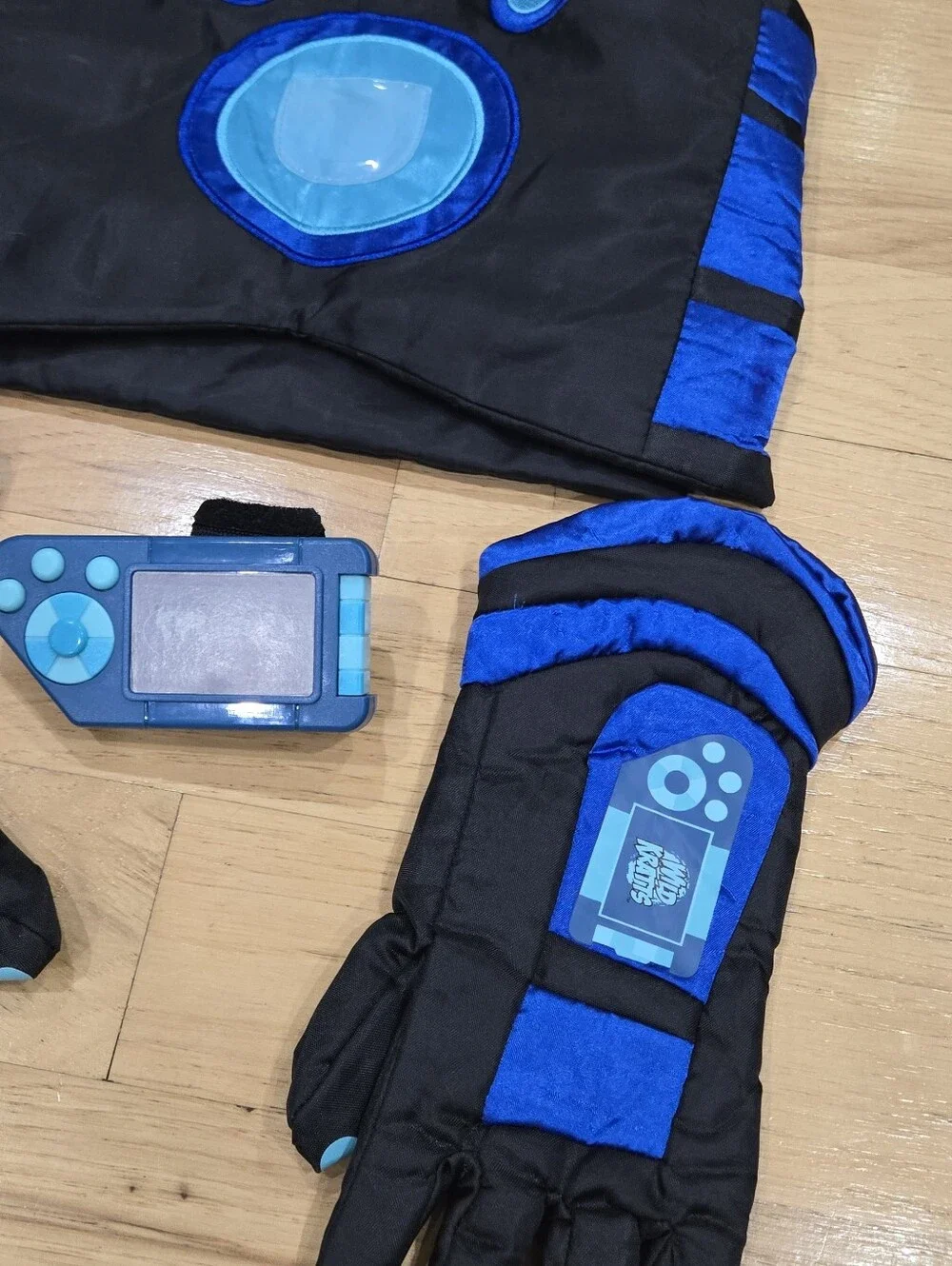 Wils Kratts Creature Power Costume Blue and Gloves Set, Martin